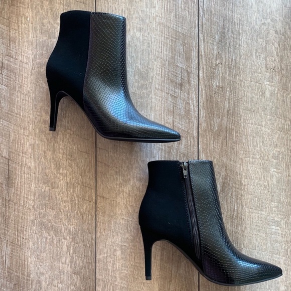 Sexy Delicious Black Python Faux Suede Heel BOOTIE - Picture 2 of 8